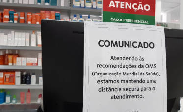 Farmácias estão sem álcool gel e com adaptações ao atendimento ao cliente
