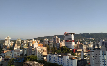 Termômetros não baixam de 33ºC no sul catarinense 