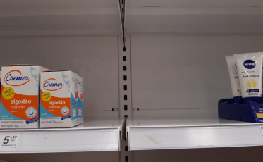 Farmácias sem álcool gel e máscaras no Centro de Criciúma