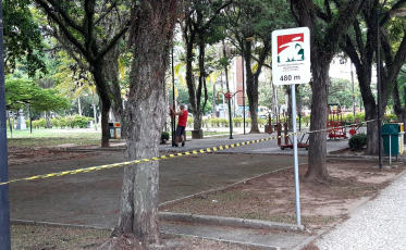 Pessoas da área de risco seguem nas ruas de Criciúma