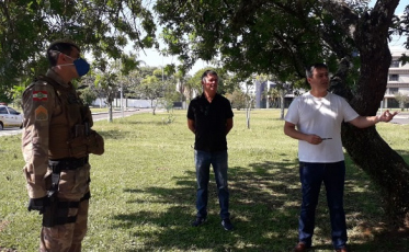 Carro de som segue na rua pedindo para que criciumenses fiquem em casa (VÍDEOS)