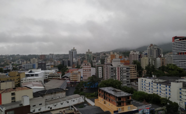 Frente fria traz chuva para o sul catarinense 