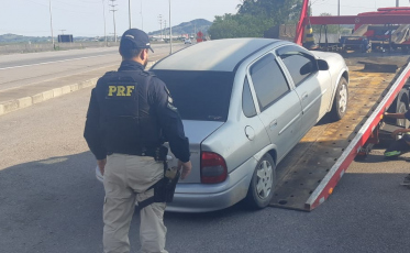 Foragido por roubo e homicídio é preso e na BR-101, em Tubarão