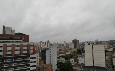 Quinta nublada e chuvosa no sul catarinense 