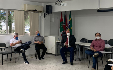 Vereador se reúne com representantes da saúde para tratar sobre fluxo dos hospitais