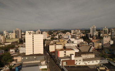Feriadão de sol, temperaturas amenas e possibilidade de chuva 