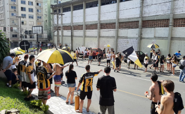 Torcida do Tigre faz recepção para motivar jogadores (VÍDEOS)