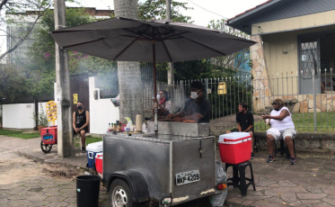 Comerciantes aproveitam eleições para vender em frente aos locais de votação