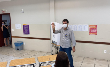 “A democracia acontece hoje”, afirma Salvaro