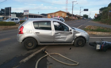 Acidente envolvendo carro e moto é registrado na serra catarinense