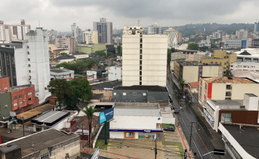 Sexta-feira nublada e com risco de chuva forte 