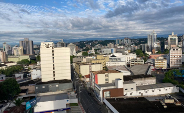 Temperaturas altas e pancadas de chuva marcam semana de “verão” na região 