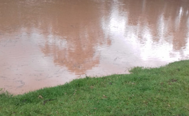 Forte chuva deixa ruas de Urussanga alagadas (VÍDEO) 