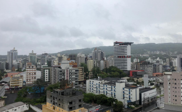 Sul catarinense terá chuvas de verão e máximas de 35ºC no fim de semana 