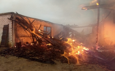 Estufa de fumo é consumida por chamas em Orleans 