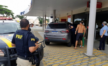 PRF faz escolta para mulher em trabalho de parto e bebê nasce às margens da BR-101