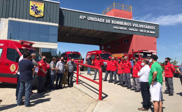 Bombeiros Voluntários de Jaguaruna recebem nova viatura