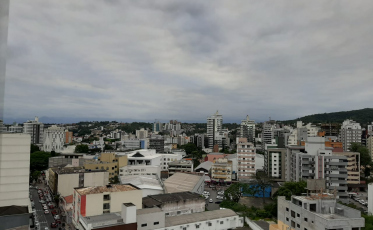 Temperaturas amenas e nada de chuva até o Natal 