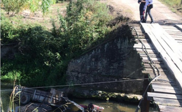 Mulher morre ao cair de ponte