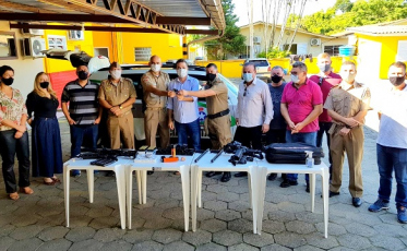 Minotto entrega viatura e armamento para Polícia Militar de Forquilhinha