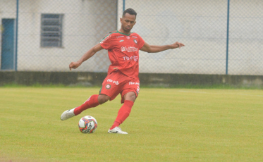 Sem tirar os pés do chão, Sueliton quer pontuar em Chapecó