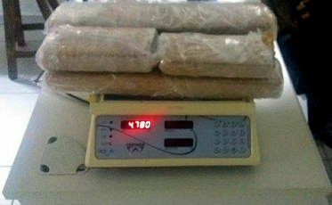 Passageiro de transporte por aplicativo é preso com quase 5k de maconha na BR-101
