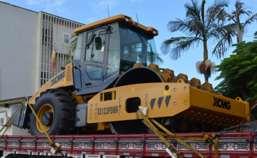 Morro da Fumaça passa a contar com rolo compactador