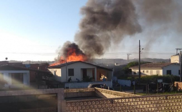 Incêndio atinge residência na zona sul do Rincão