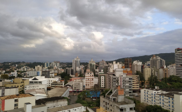 Feriado de Tiradentes será frio, nublado e chuvoso no sul de Santa Catarina 