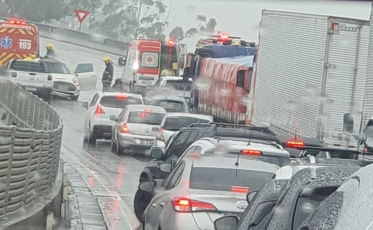 Acidente em Pescaria Brava causa filas na BR-101