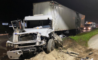 Acidente grave envolvendo dois caminhões é registrado em Criciúma 