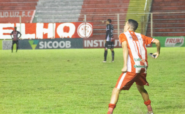 Bola rola às 16h para quartas do Catarinense