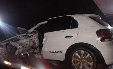 Carro bate em caminhão e motorista é levada ao hospital na Serra Catarinense