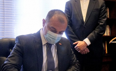 Carlos Moisés é notificado da decisão do Tribunal do Impeachment