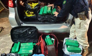 Casal é preso transportando mais de 200kg de maconha na BR-101