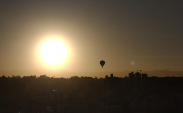Balões sobrevoam Criciúma em comemoração aos 74 anos do Tigre (VÍDEOS)