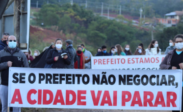 Servidores de Nova Veneza protestam contra prefeitura