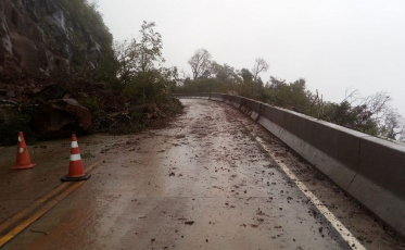DNIT alerta para queda de barreira na Serra da Rocinha