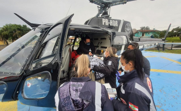 Bebê de oito meses é transferido para Joinville