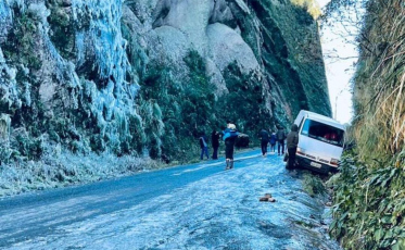 Gelo na pista provoca acidente na Serra do Corvo Branco
