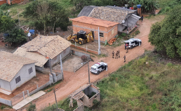 Retroescavadeira furtada da prefeitura de Orleans é recuperada