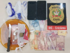 Quatro mandados de busca por tráfico de drogas são cumpridos em Criciúma