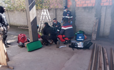 Homem morre ao cair de telhado