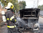 Veículo é destruído pelo fogo