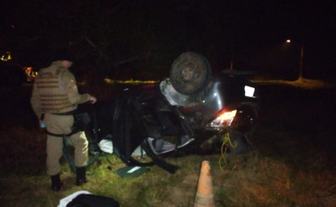 Homem perde o controle do veículo e tomba em Arroio do Silva