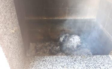 Fogo em lixo na churrasqueira assusta moradores de prédio em Criciúma