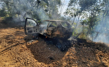 Incêndio deixa veículo totalmente destruído em Jacinto Machado