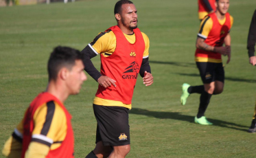 Sem lesão, Arilson convive com dores causadas por desequilíbrio e desfalca o Tigre