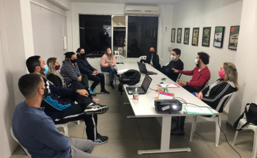 Profissionais da educação se reúnem para discutir sobre os desafios em meio à pandemia