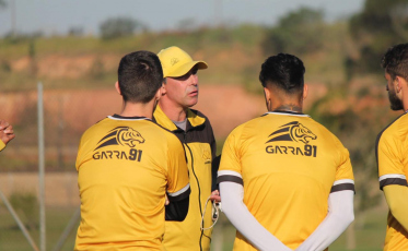 Baier dispara contra críticas: 